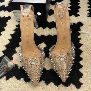 New with box Azalea Wang nude heels